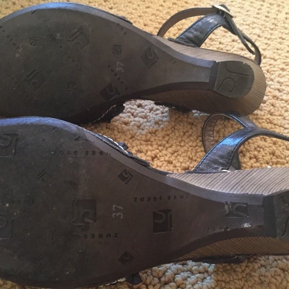 Jose Saenz designer Spanish heels with ruffle - Picture 3 of 3